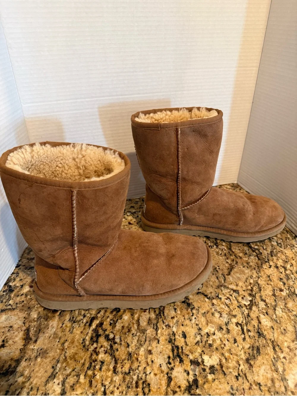 UGG Australia Classic Short Suede Sheepskin  leather Boots Tan Cedar  women’s 8